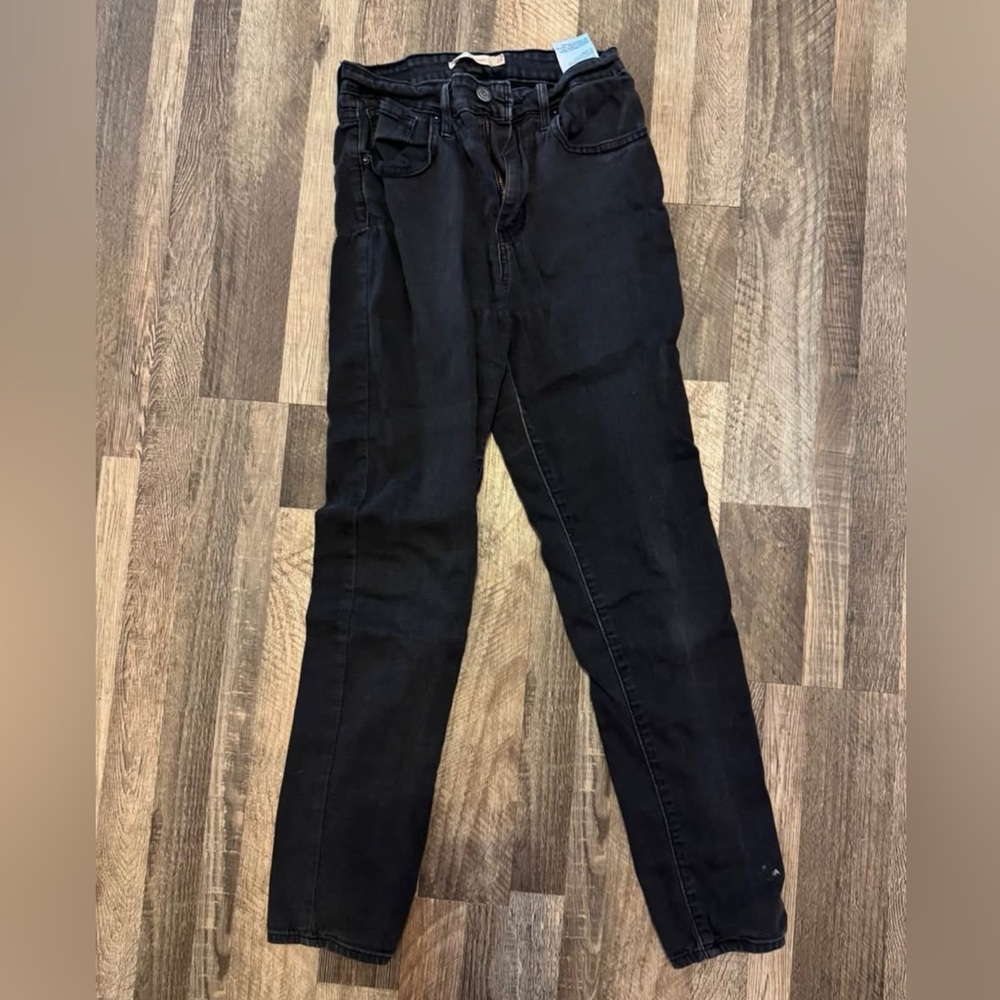 Levi’s 721 skinny high rise size 28